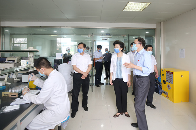 省衛(wèi)生健康委主任、黨組書記譚穎蒞臨我所督導(dǎo)疫情防控和安全生產(chǎn)工作